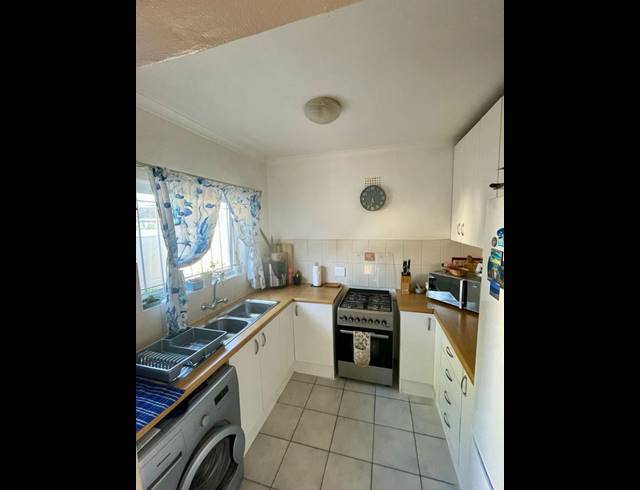 2 BEDROOM PROPERTY TO RENT IN VREDEKLOOF